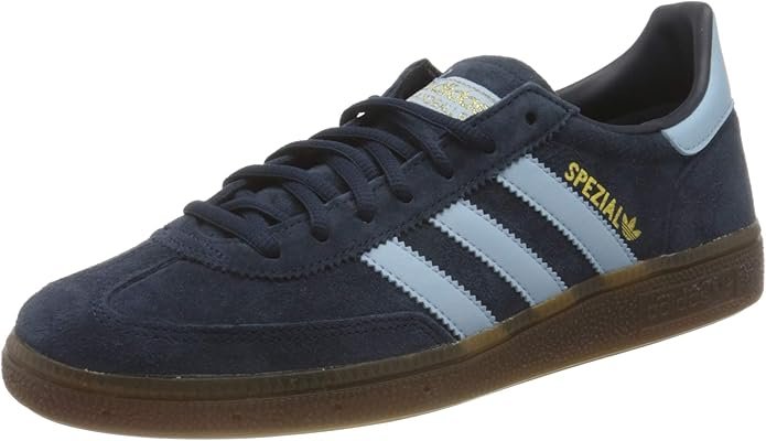Retro shape with a modern vibe. These trainers fit seamlessly into summer outfits men wear on repeat.